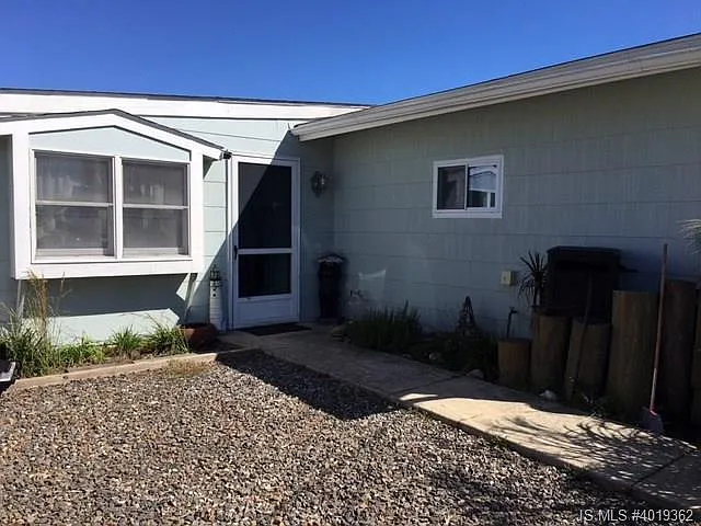 121 E Delaware Dr photo 1