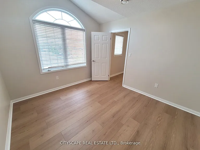219 McGinnis Cres — Photo 24