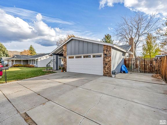 2nd image of 1309 Shady Oak Dr