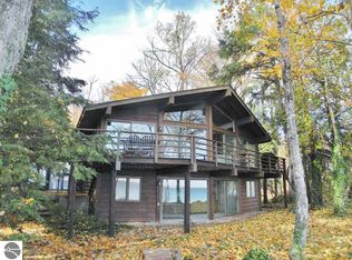 1355 S Nanagosa Trl, Suttons Bay, MI 49682
