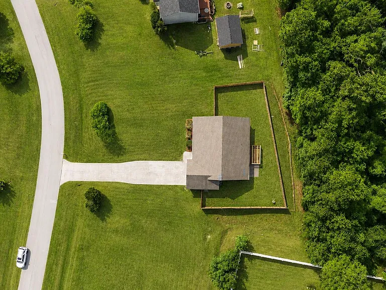 104 Blue Bird Ln — Photo 6