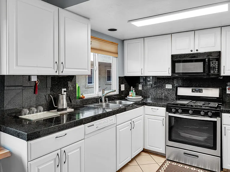 4523 College Way #H — Photo 9