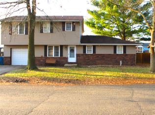 708 Briarwood Dr, Bethalto, IL