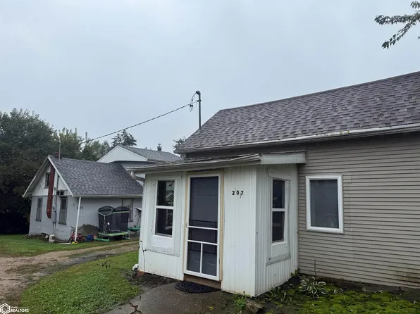 207 N 14th St, Marshalltown, IA 50158
