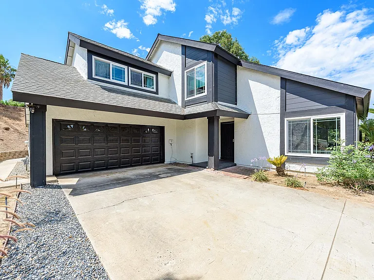 727 Lamplighter Rd — Photo 3