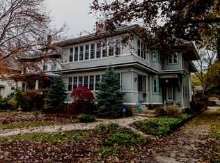 233 N Elmwood Ave, Oak Park, IL 60302