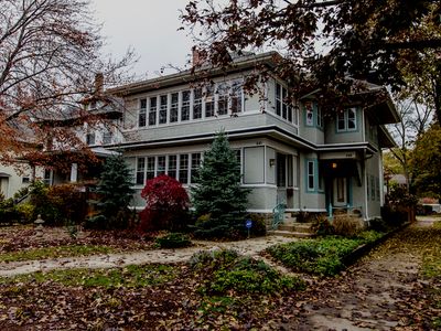 233 N Elmwood Ave, Oak Park, IL, 60302