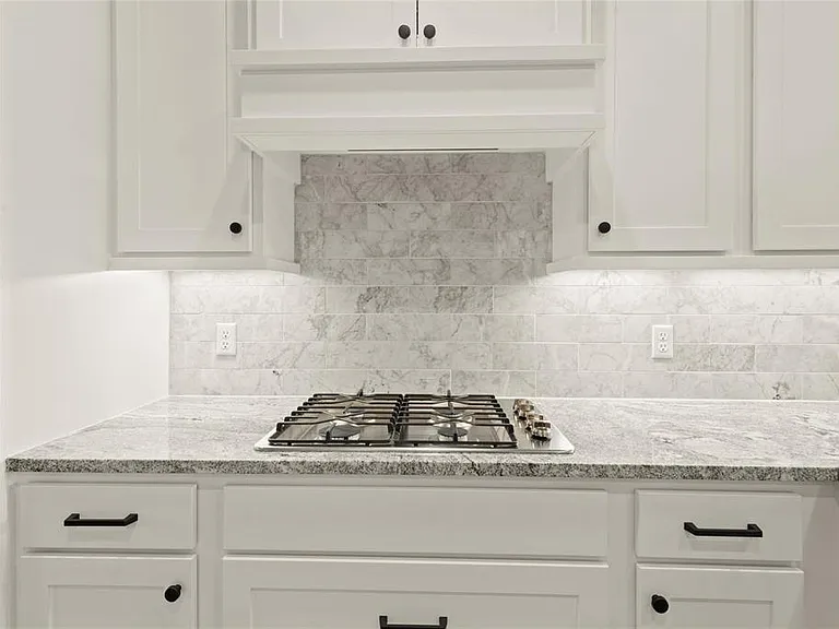 111 Chinaberry Bnd — Photo 10