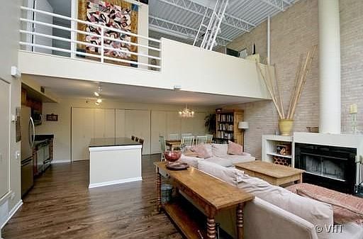 3rd image of 1267 W Wrightwood Ave #144