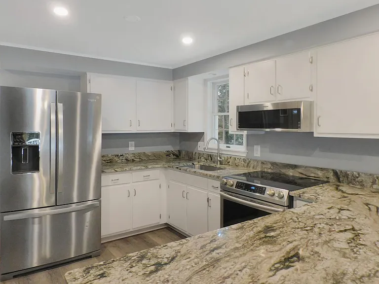 4225 Robinson Rd — Photo 9