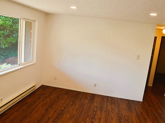 5th image of 317 Linn Ave