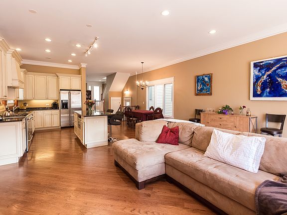 5th image of 2603 W Pratt Ave