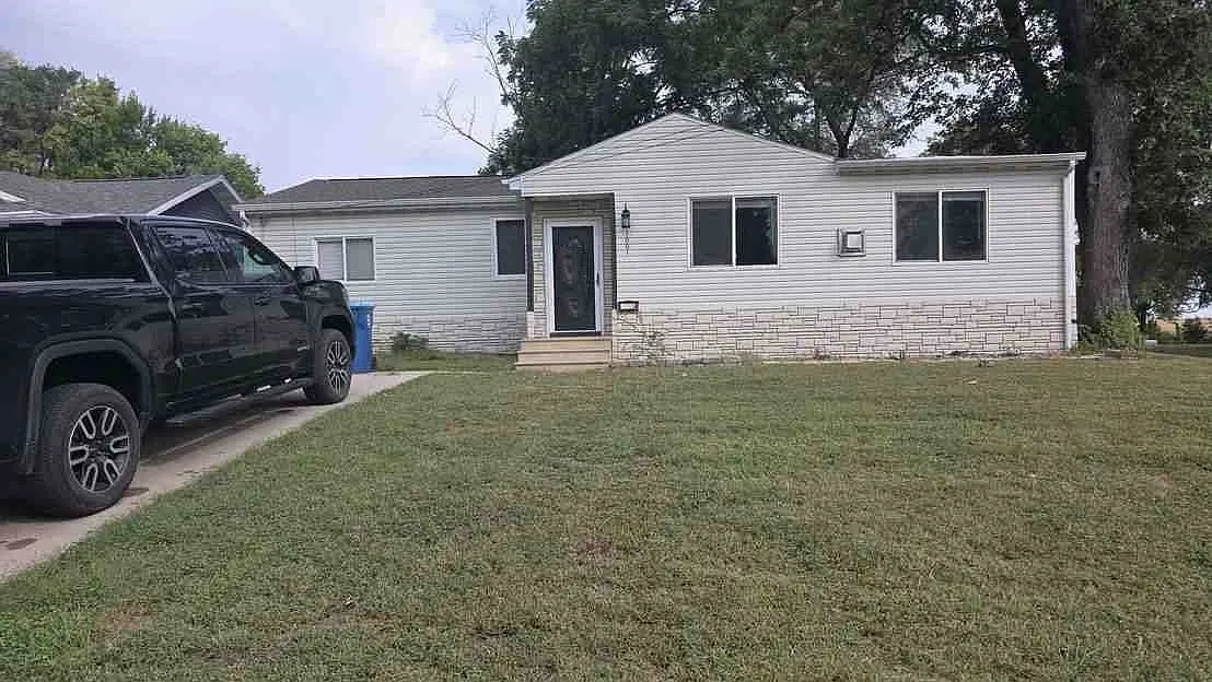 1661 Newell St photo 1