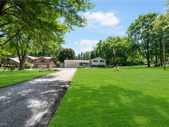 2862 Byron Dr, North Canton, OH 44720