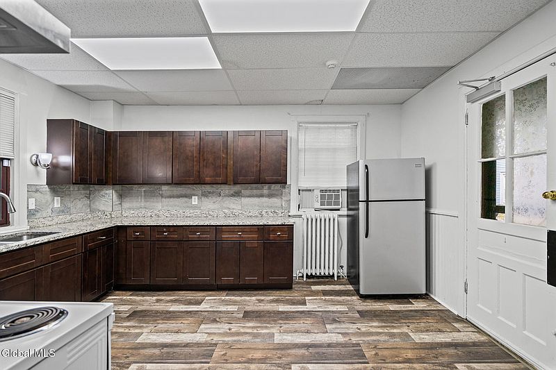 3rd image of 531 Western Avenue