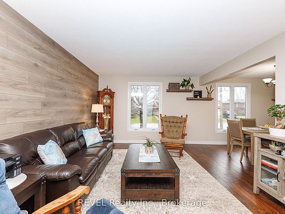 4th image of 323 Barrick Rd
