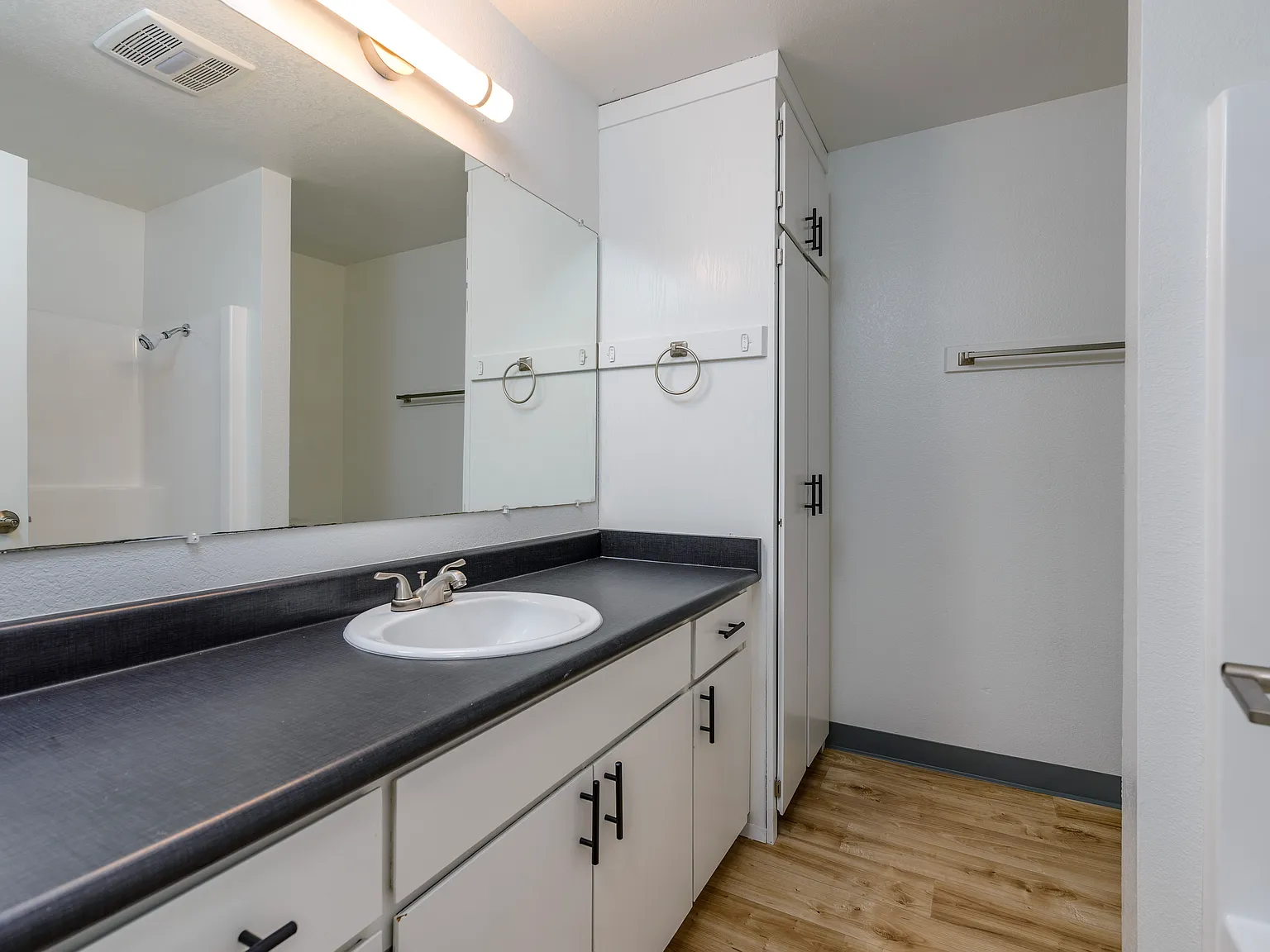 2 bed, 955 sqft, $1,575 — Photo 4