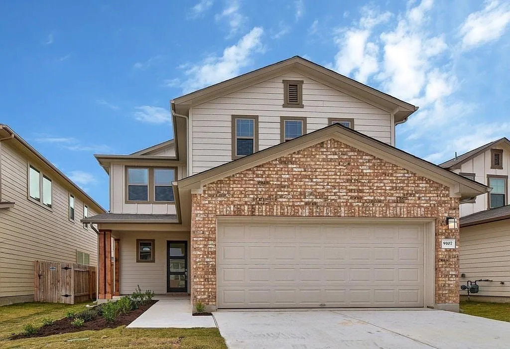 3 bed, 2.5 bath, 2211 sqft, $2,590 — Photo 1