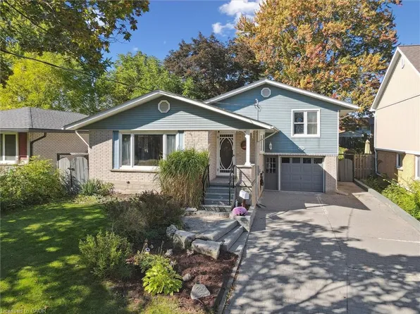 115 Sweetbriar Dr, Kitchener, ON N2M 4S8
