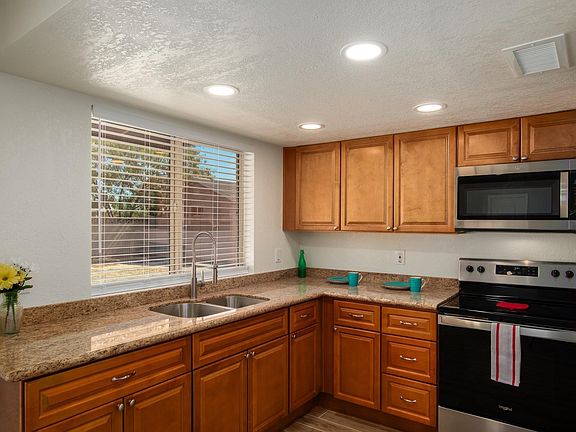 2nd image of 8318 W Glenrosa Ave