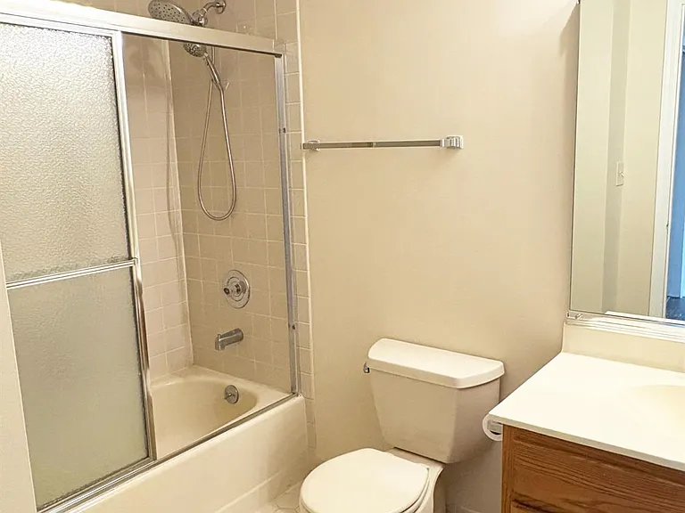 7 Daniel Webster Ave #D — Photo 12
