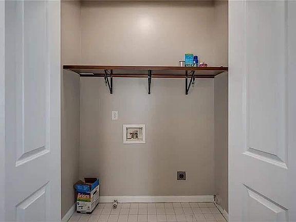5th image of 5440 Twin Lakes Dr #1