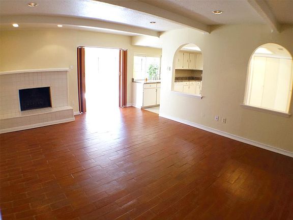 3rd image of 2102 Matterhorn Dr