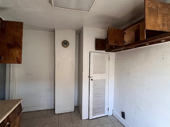 4th image of 67 Clark St