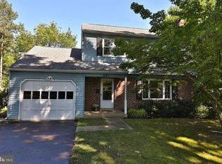 521 Manor House Ln, Huntingdon Valley, PA 19006