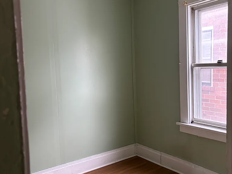 103 Hastings Ave — Photo 6