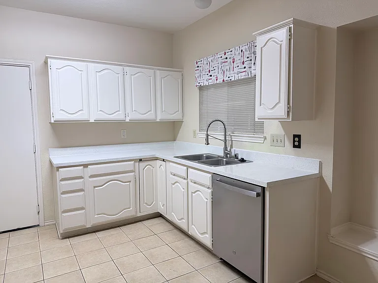 7813 Gibsland Dr — Photo 3