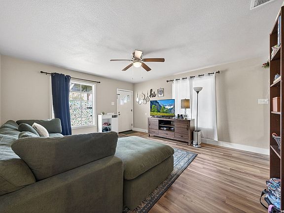 4th image of 303 Winburn Ave