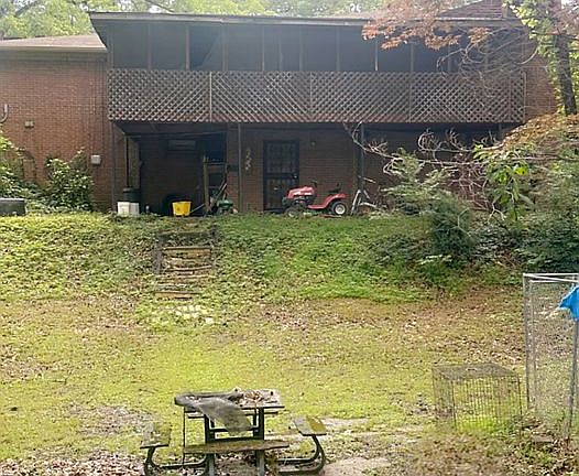 Deck / Backyard 