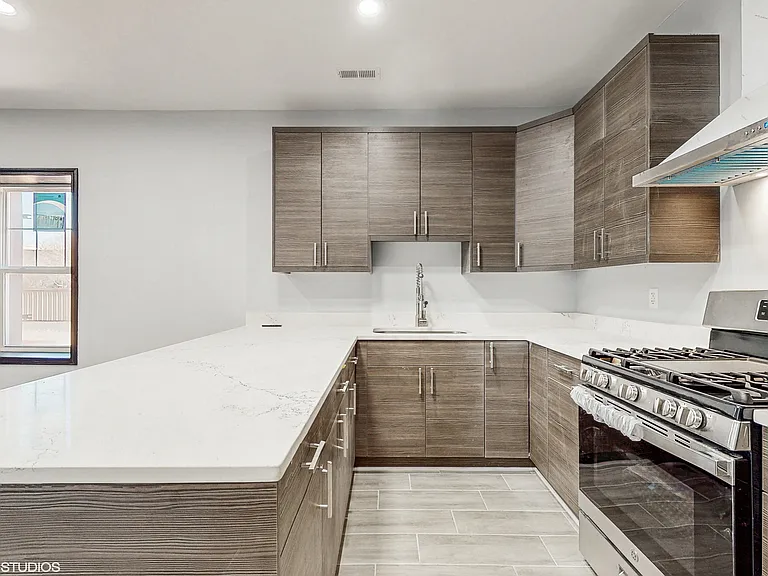 6808 N Clark St #2E — Photo 4