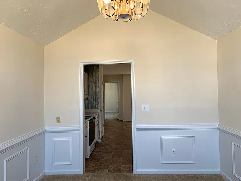 225 Taylor Cir — Photo 11