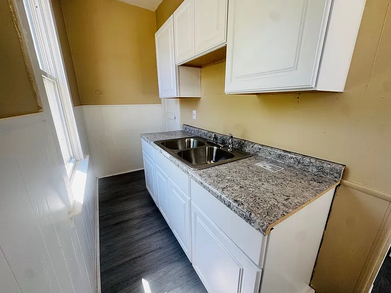 3405 Roehl Ave — Photo 9