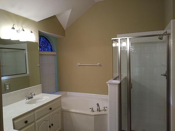 3rd image of 1510 Fairfield Dr #1