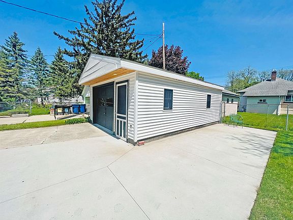 3rd image of 1706 Helen St