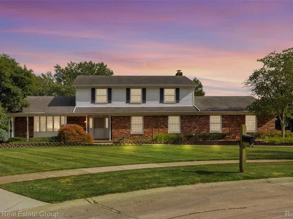 943 Huntsford Ct, Troy, MI 48084