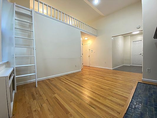 2nd image of 257 W 91st St #E1