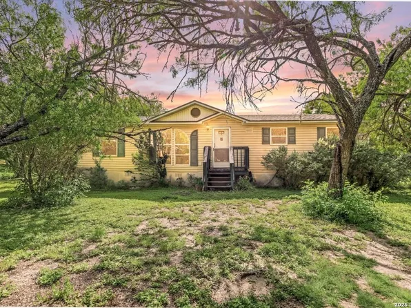 510 County Road 3820, San Antonio, TX 78253