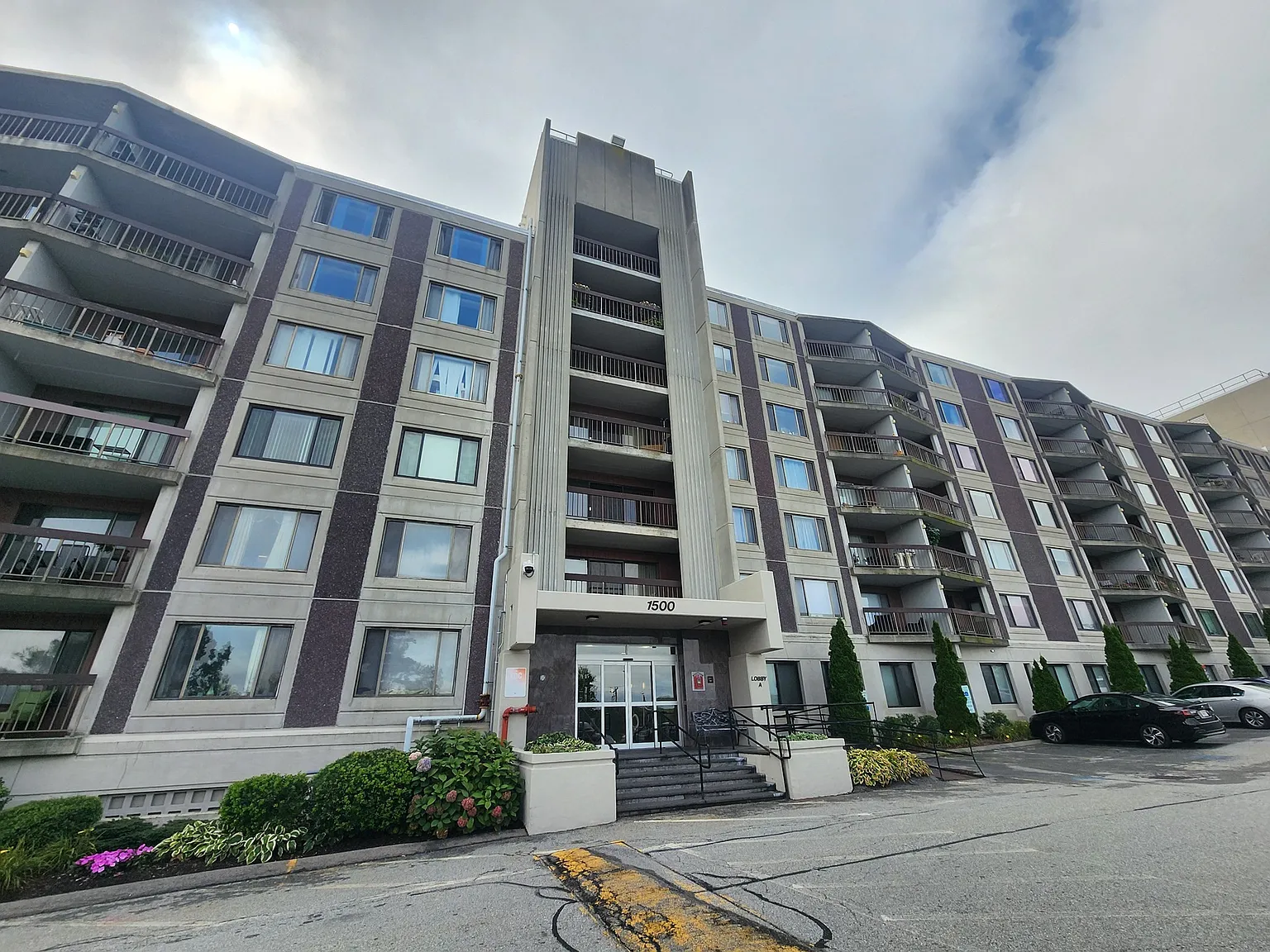 3 bed, 2.0 bath, 1445 sqft, $3,200 — Photo 3