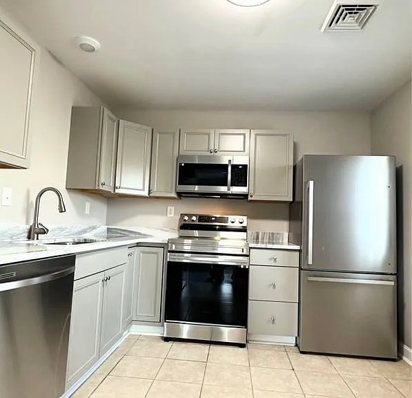 640 Lara Rd — Photo 2