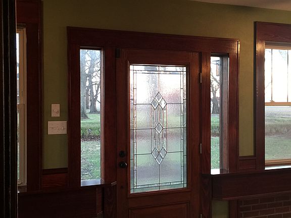 2nd image of 705 W Hillview Ave