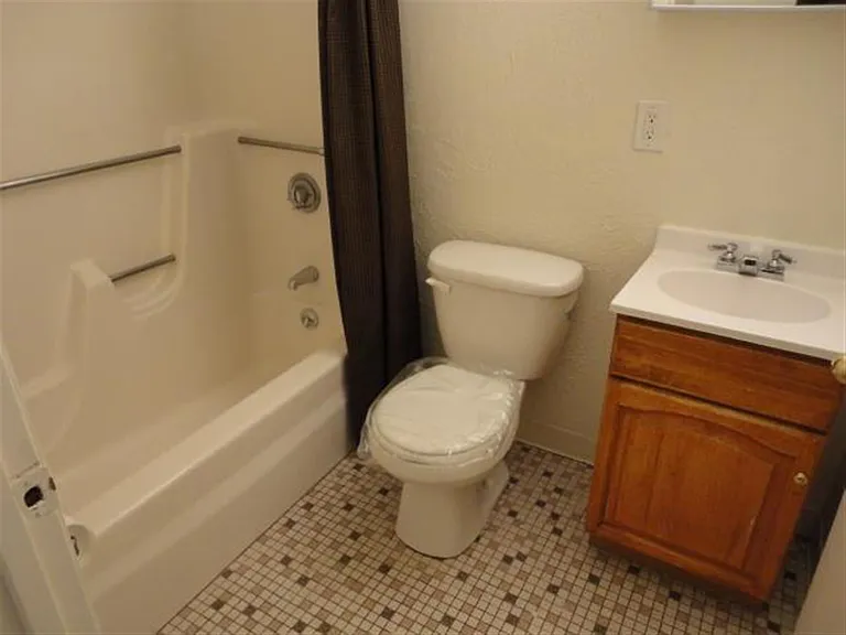 111 Walnut St — Photo 4