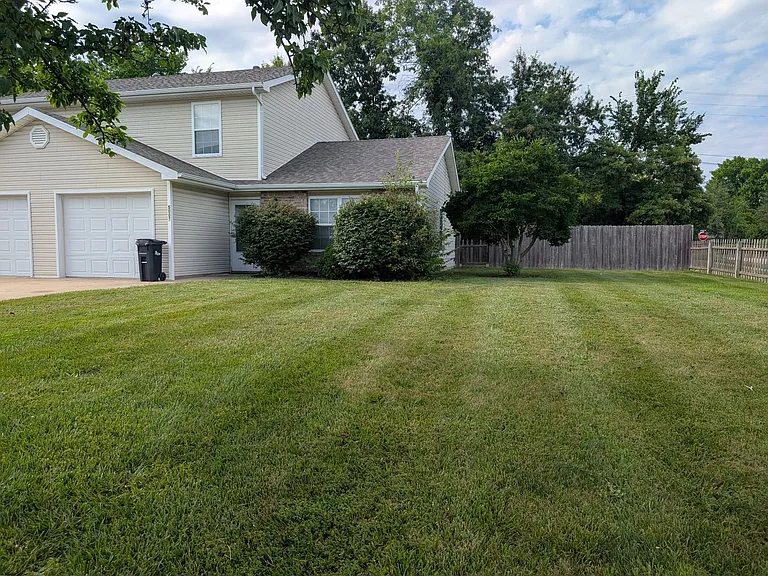 5005-5007 Geyser Blvd — Photo 1