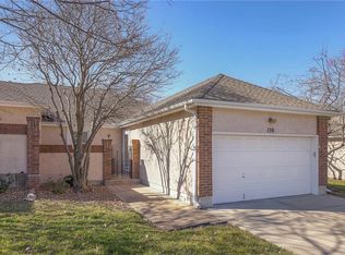 130 SW Hillcrest Ln, Lees Summit, MO 64063