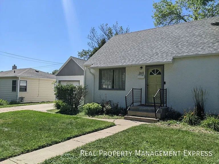 2611 S Duluth Ave — Photo 16