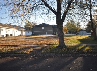 909 3rd St, Monett, MO 65708