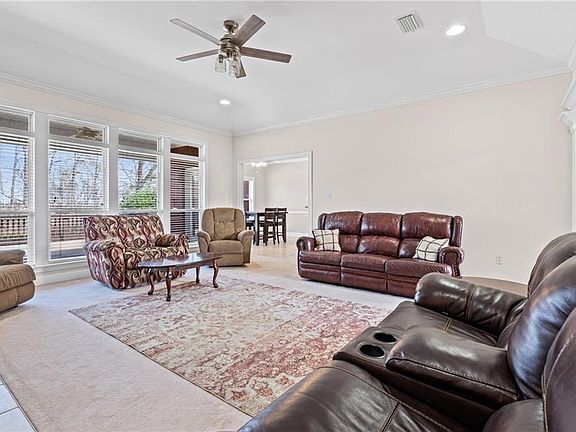 4th image of 6090 Celeste Rd